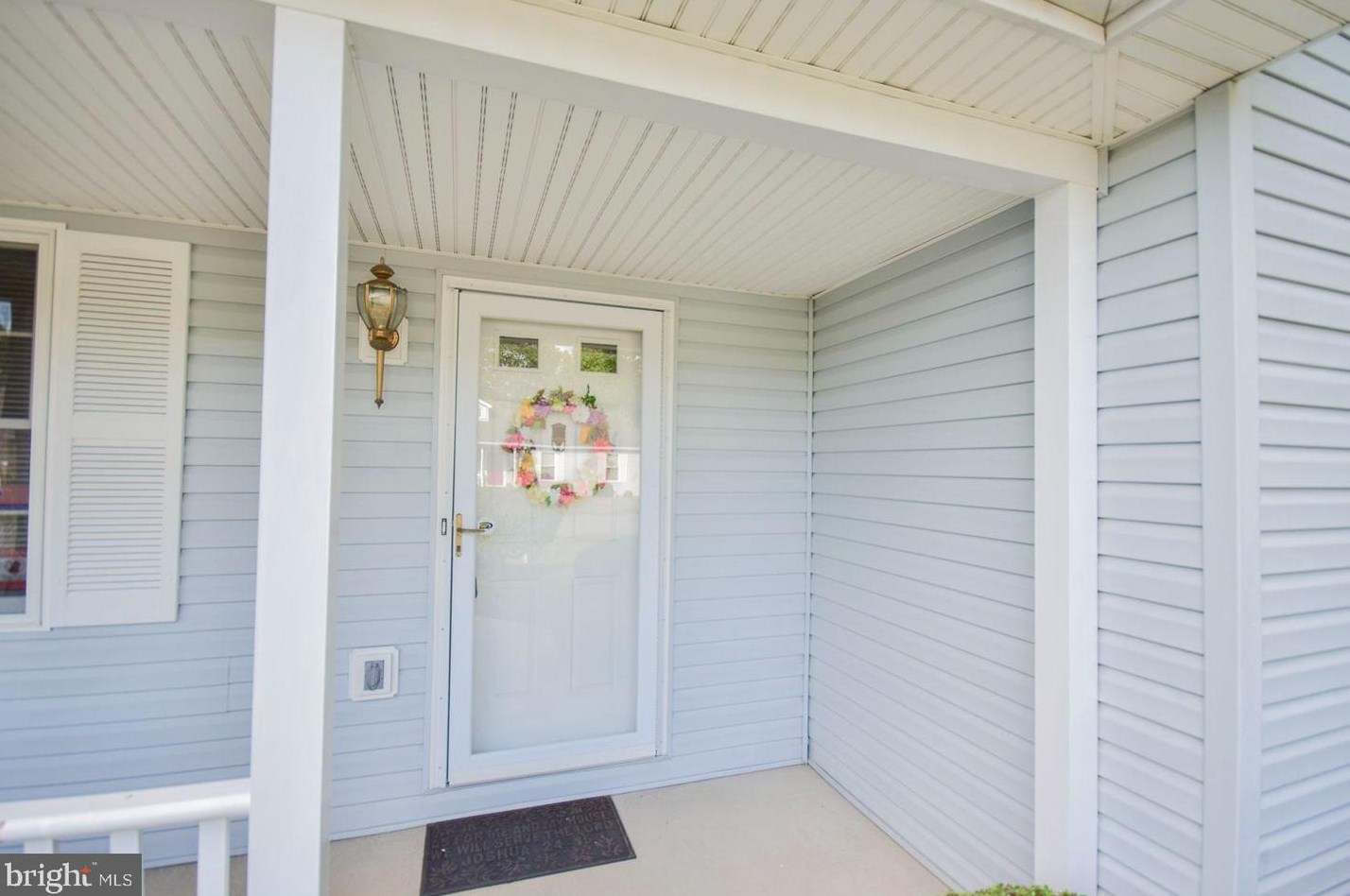 136 Stanford Ln, Falling Waters, WV 25419
