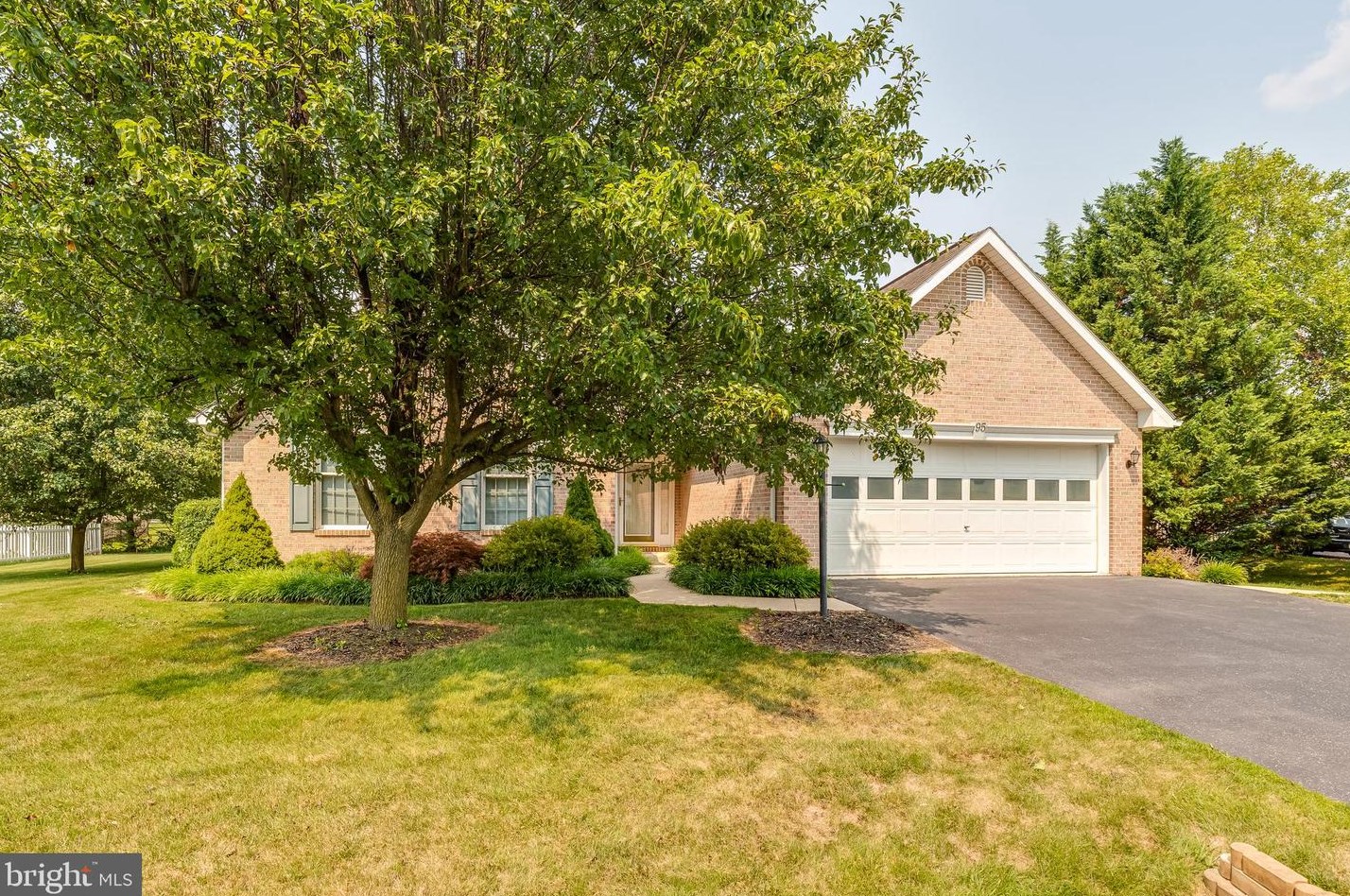 95 Phoenix Ln, Falling Waters, WV 25419