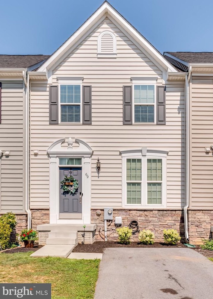 69 Norwood, Falling Waters, WV 25419