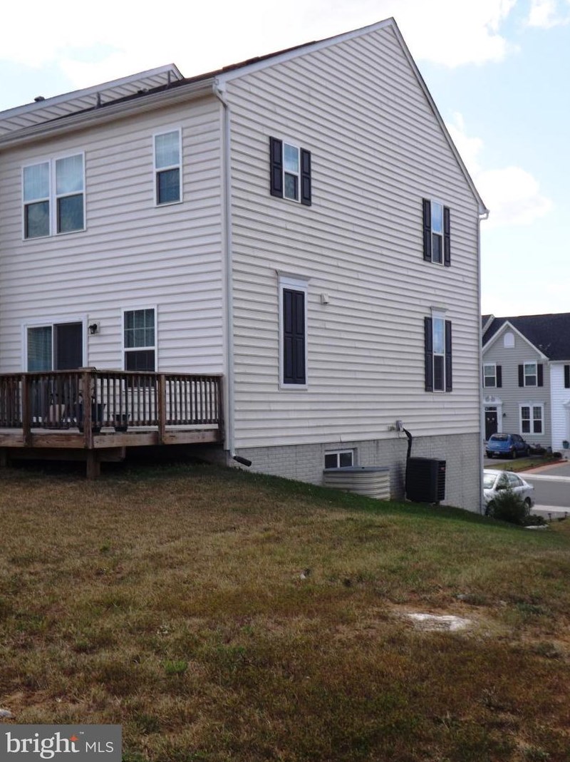 202 Norwood Dr, Falling Waters, WV 25419