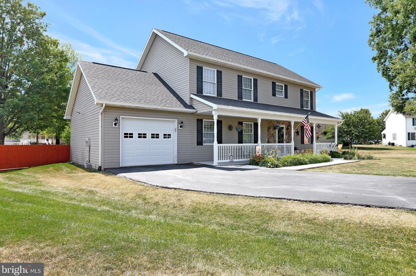 163 Stanford Ln, Falling Waters, WV 25419