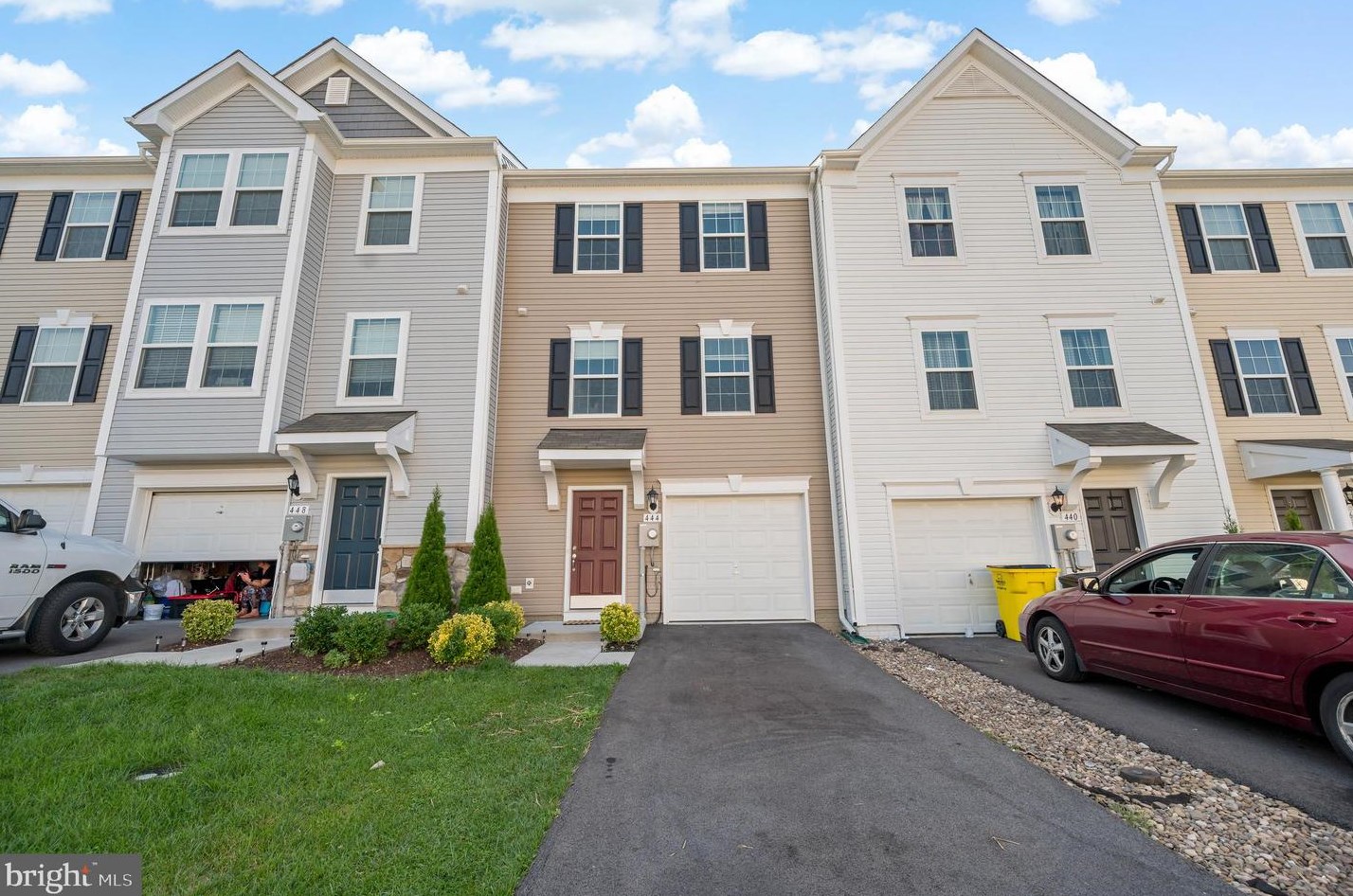 444 Rumbling Rock Rd, Hedgesville, WV 25427