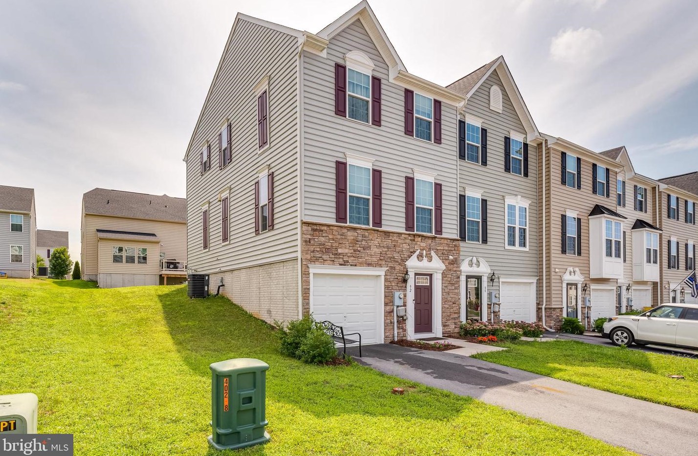 92 Norwood Dr, Falling Waters, WV 25419
