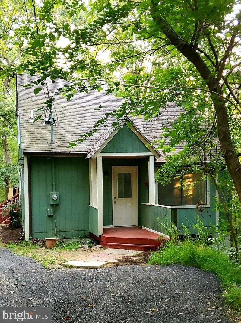 247 Persimmon Ln, Gerrardstown, WV 25420