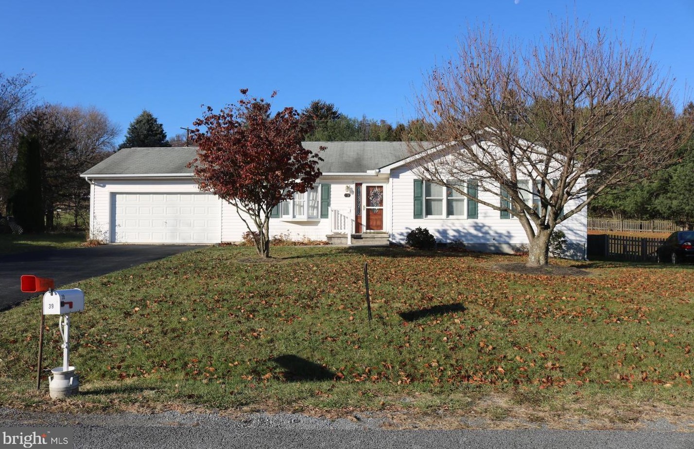 39 Stockade Ct, Hedgesville, WV 25427