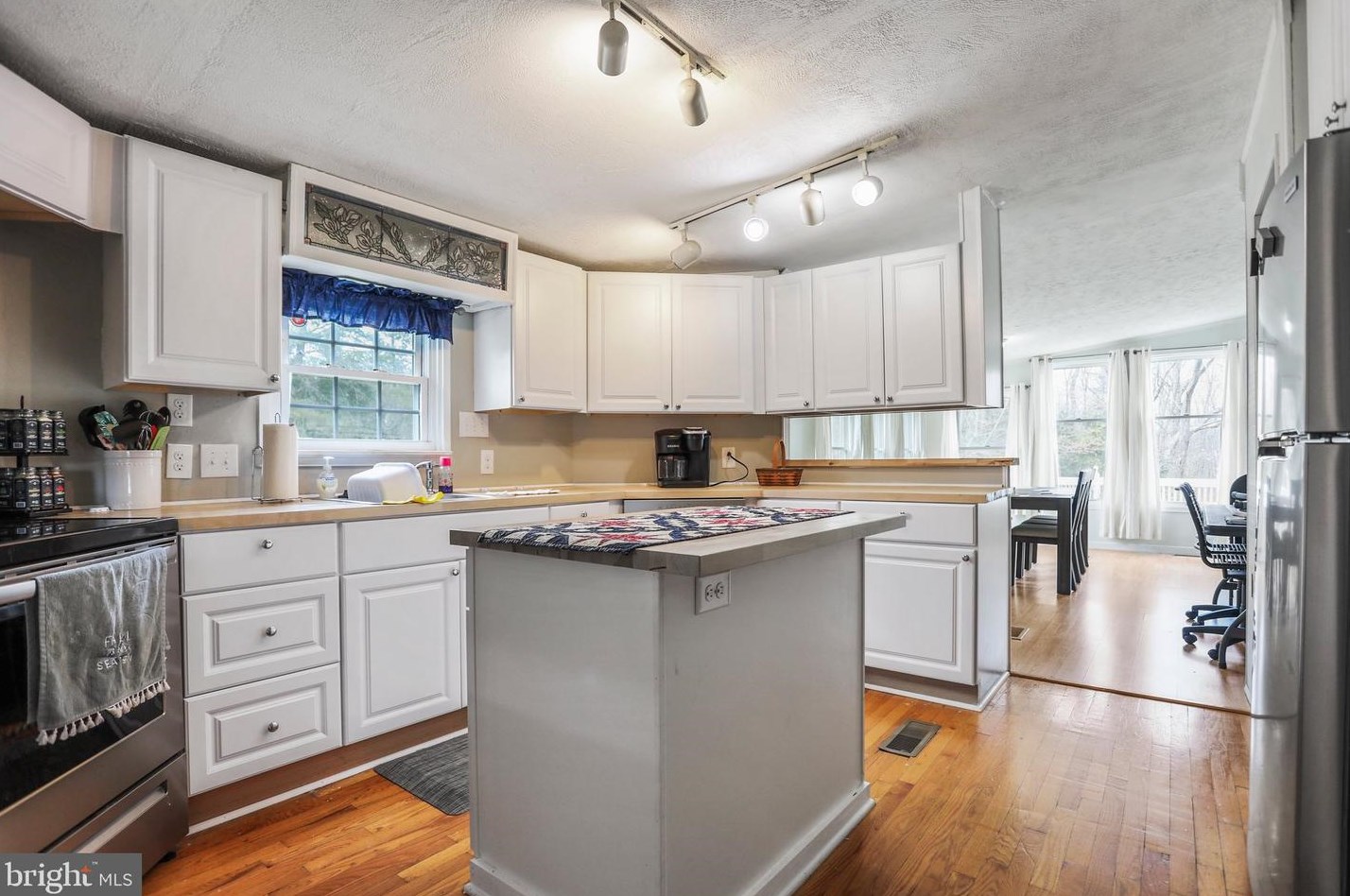 604 Myers Bridge Rd, Martinsburg, WV 25404-0349