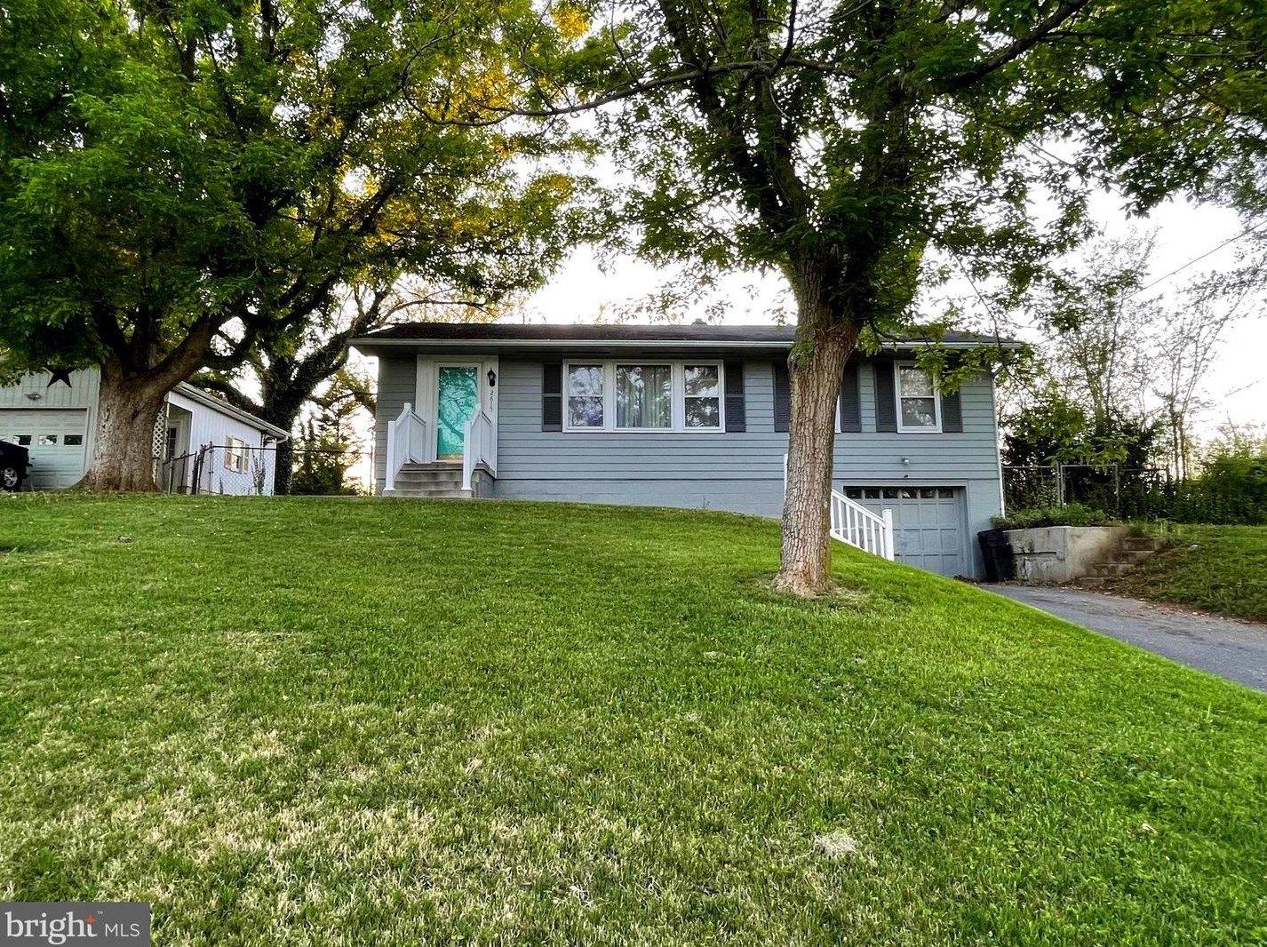 2615 Delmar Orchard Rd, Martinsburg, WV 25403-1180