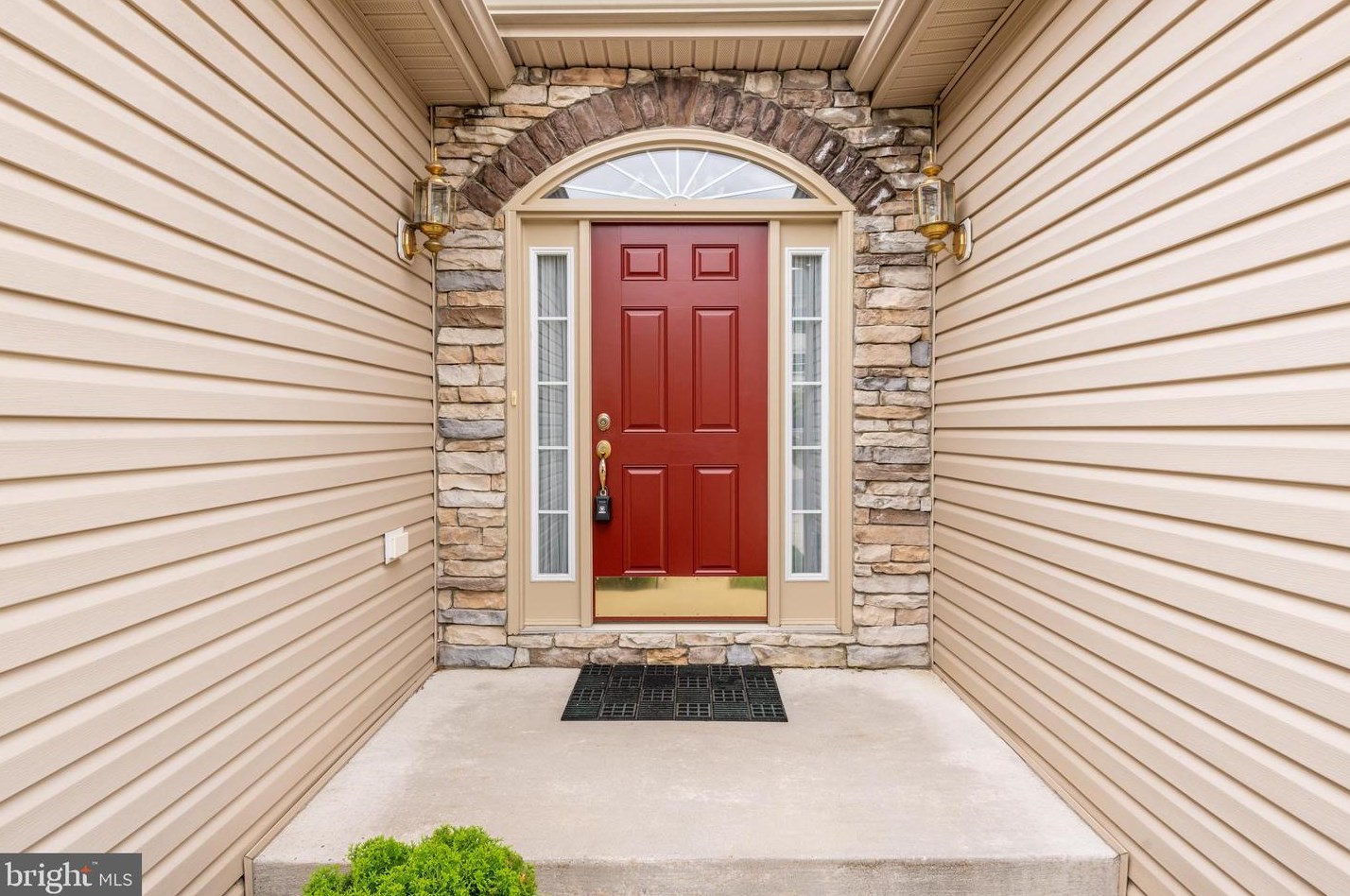 93 Brandenburg Dr, Falling Waters, WV 25419