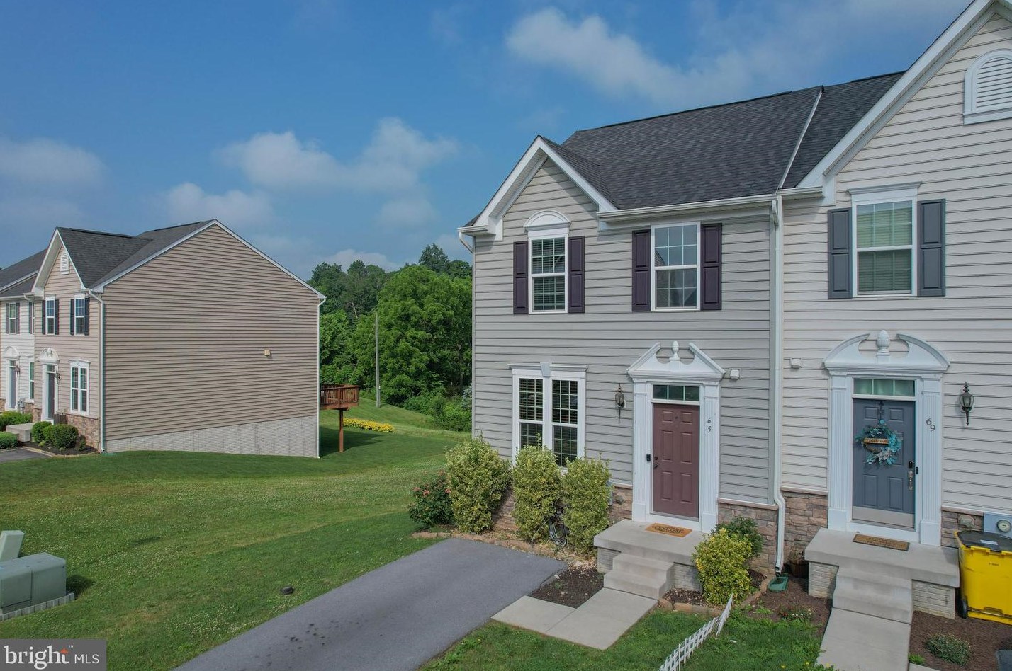 65 Norwood Dr, Falling Waters, WV 25419