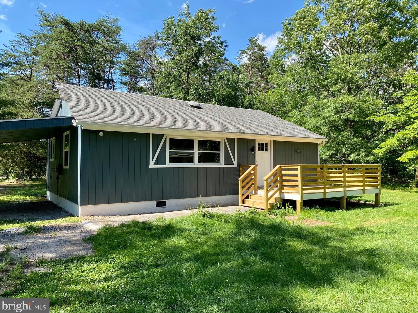 571 Village Dr, Hedgesville, WV 25427