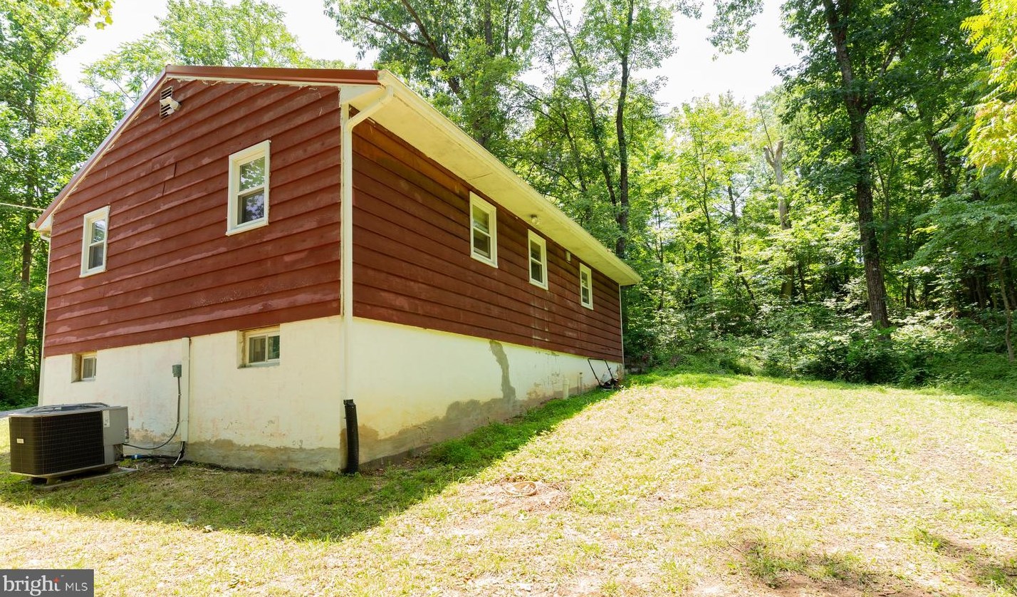 209 Lexington Ave, Falling Waters, WV 25419