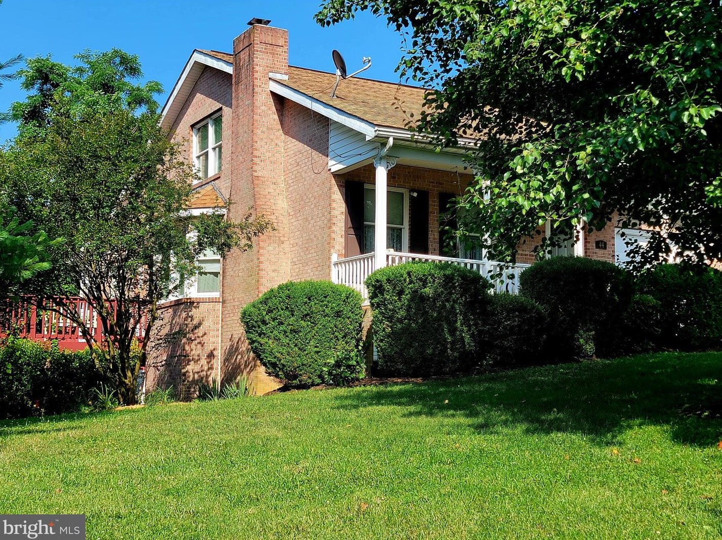 44 Camelot Blvd, Falling Waters, WV 25419