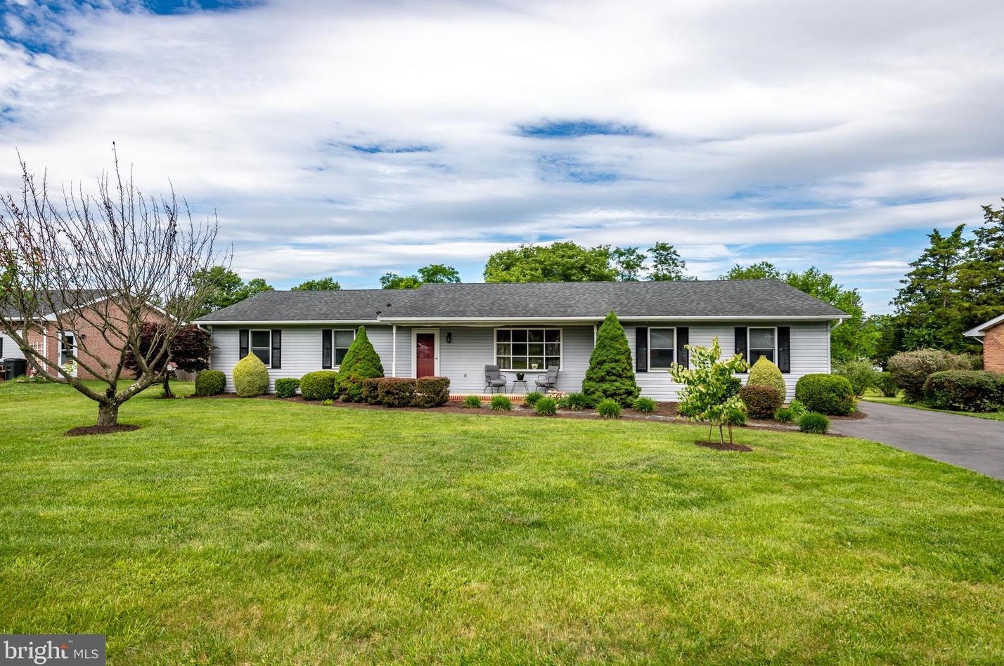249 Longstreet Ave, Inwood, WV 25428-3752