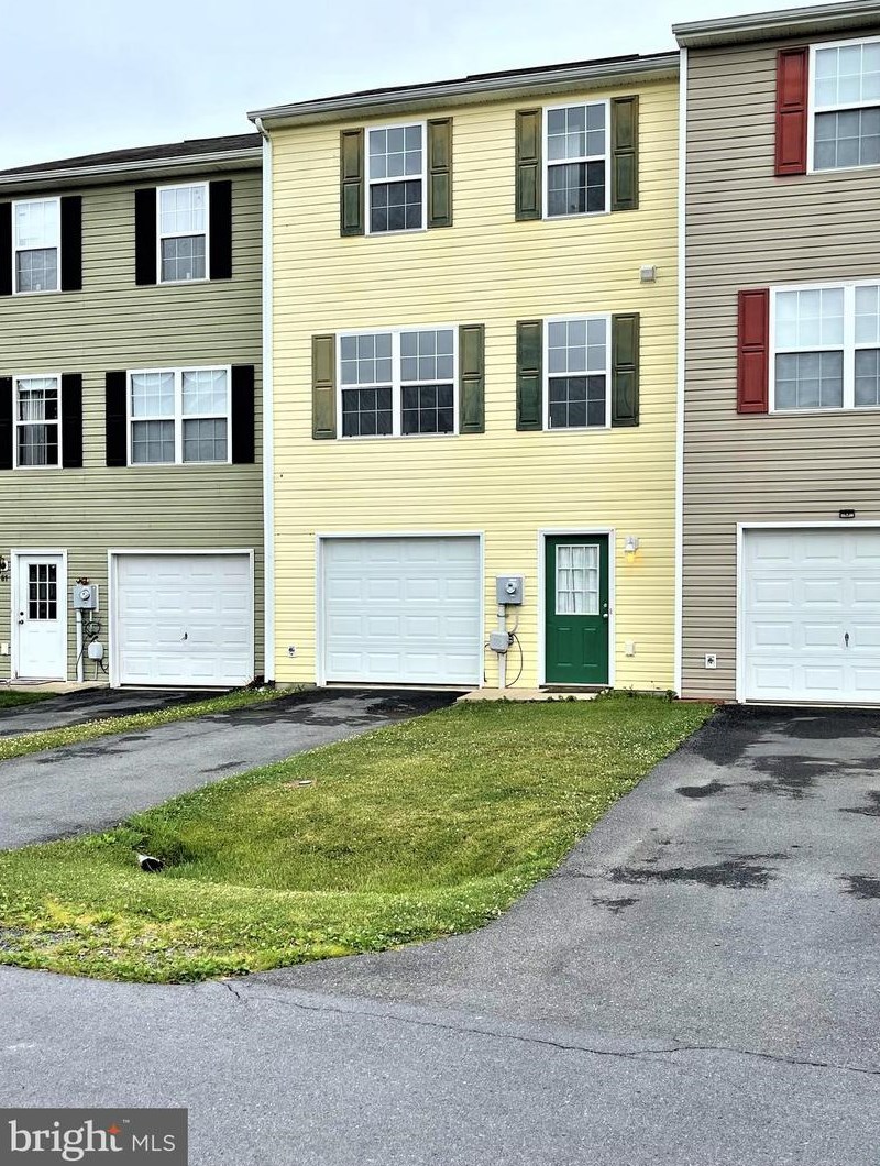 91 Foal Ln, Martinsburg, WV 25405-2600