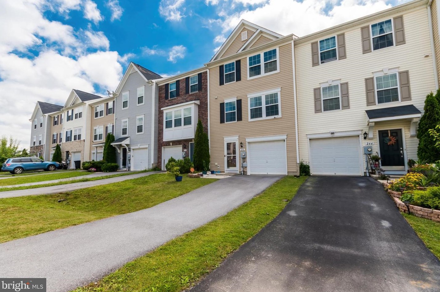 248 Rumbling Rock Rd, Hedgesville, WV 25427