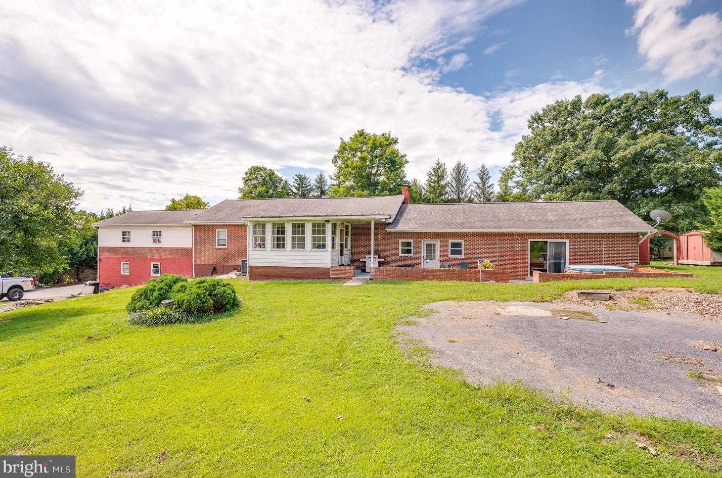 1935 Charles Town Rd, Martinsburg WV 25430-2627 exterior