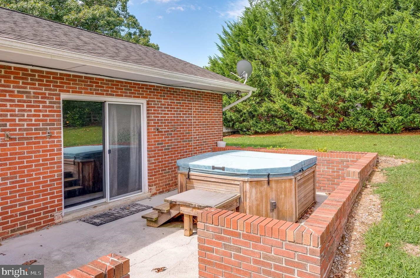 1935 Charles Town Rd, Martinsburg WV 25430-2627 exterior