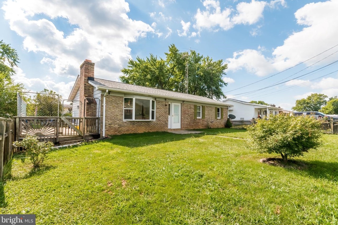 65 Pleasant Ct, Martinsburg, WV 25404-3689