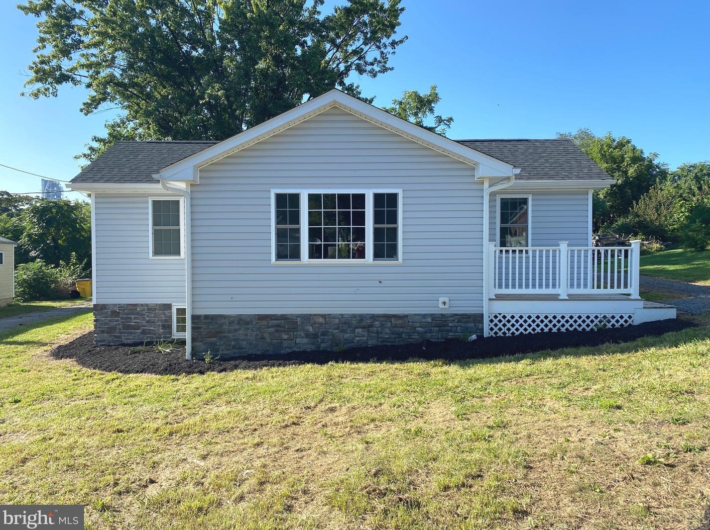 915 Thompson St, Martinsburg, WV 25401-1634