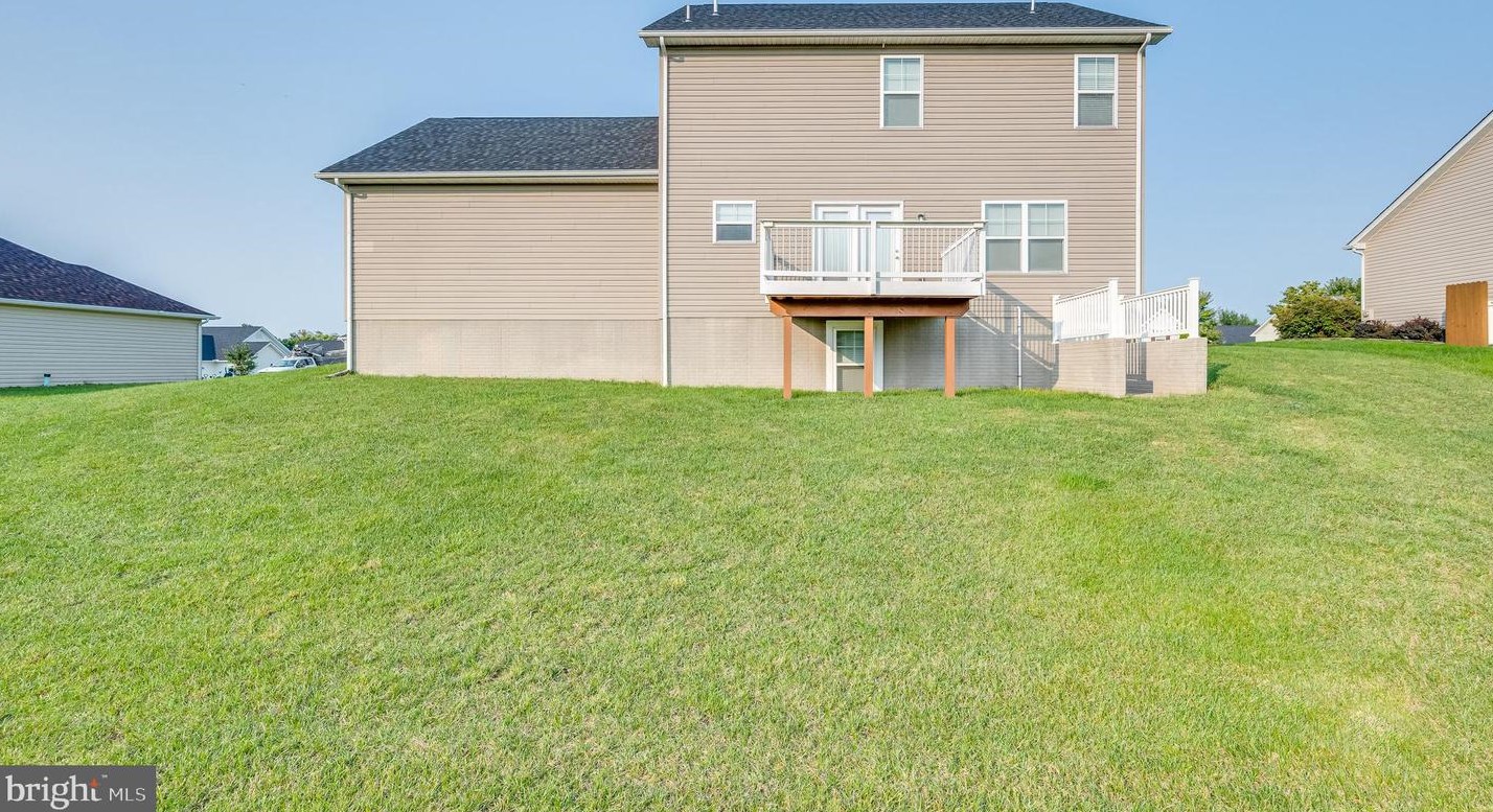 75 Ruidoso Downs Dr, Martinsburg, WV 25404-1669