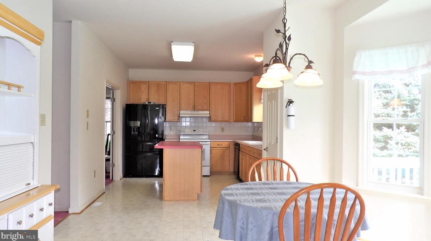 287 Larkspur Ln, Martinsburg, WV 25403-2175