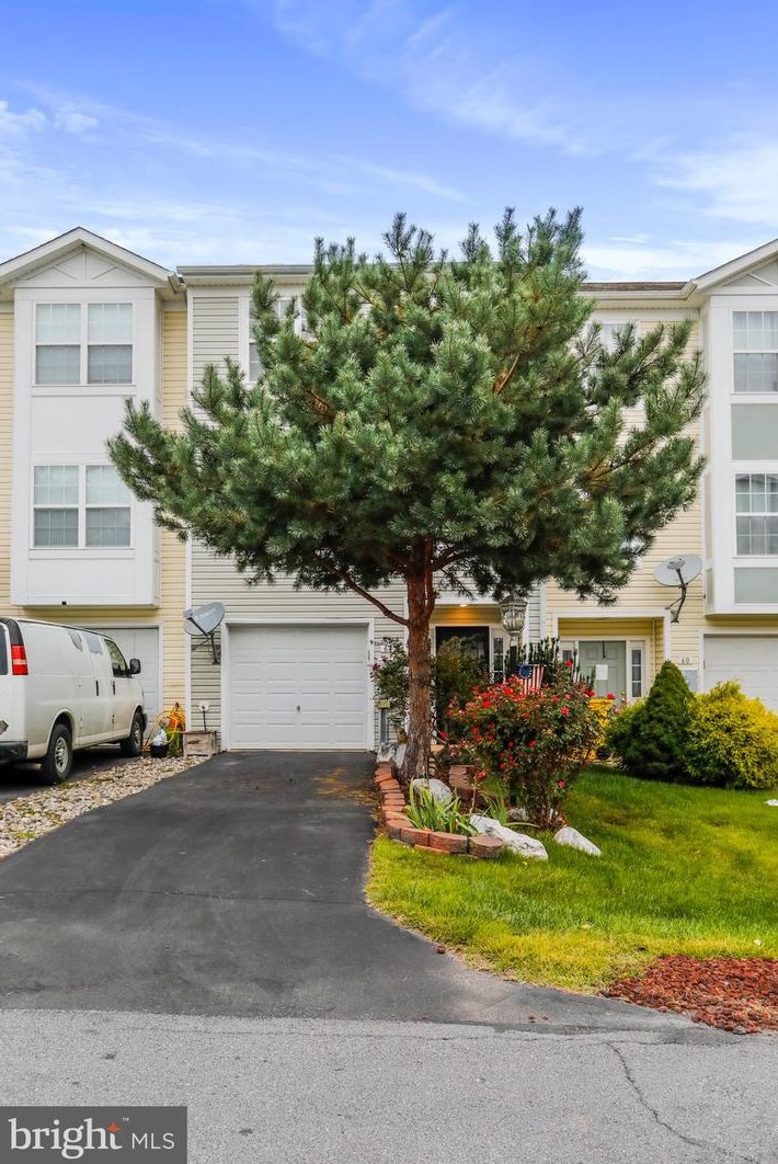 64 Foal Ln, Martinsburg, WV 25405-2562