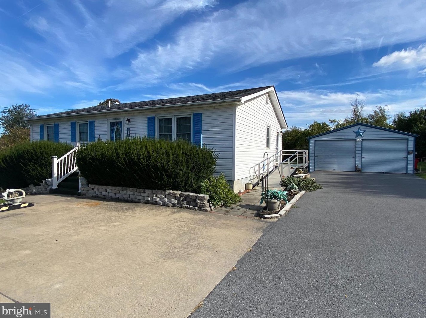 604 Grapevine Rd, Martinsburg, WV 25405-3618