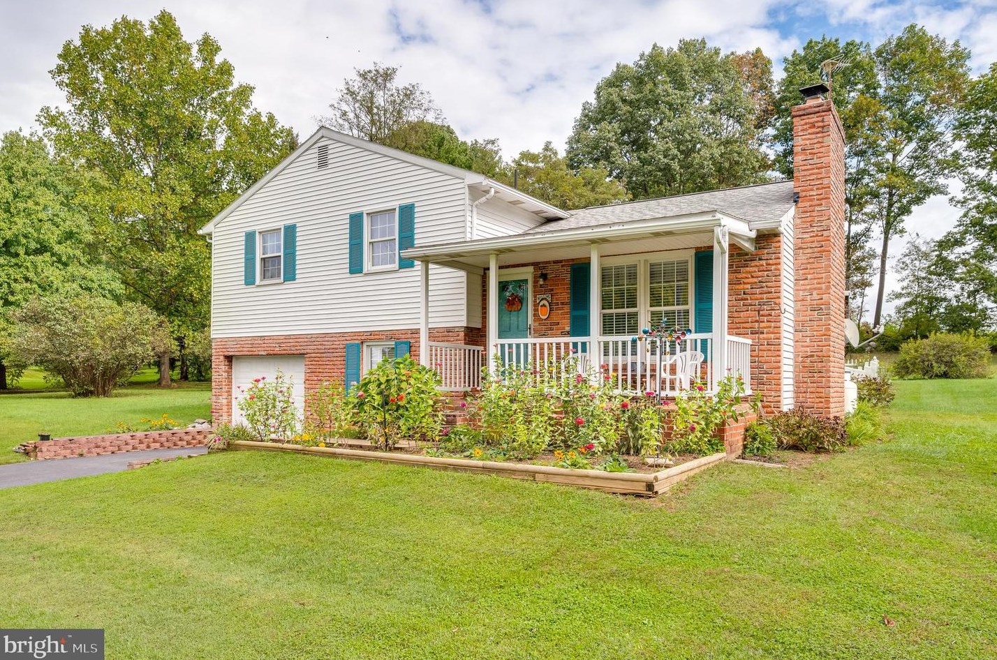216 Manor Dr, Martinsburg, WV 25403-5804