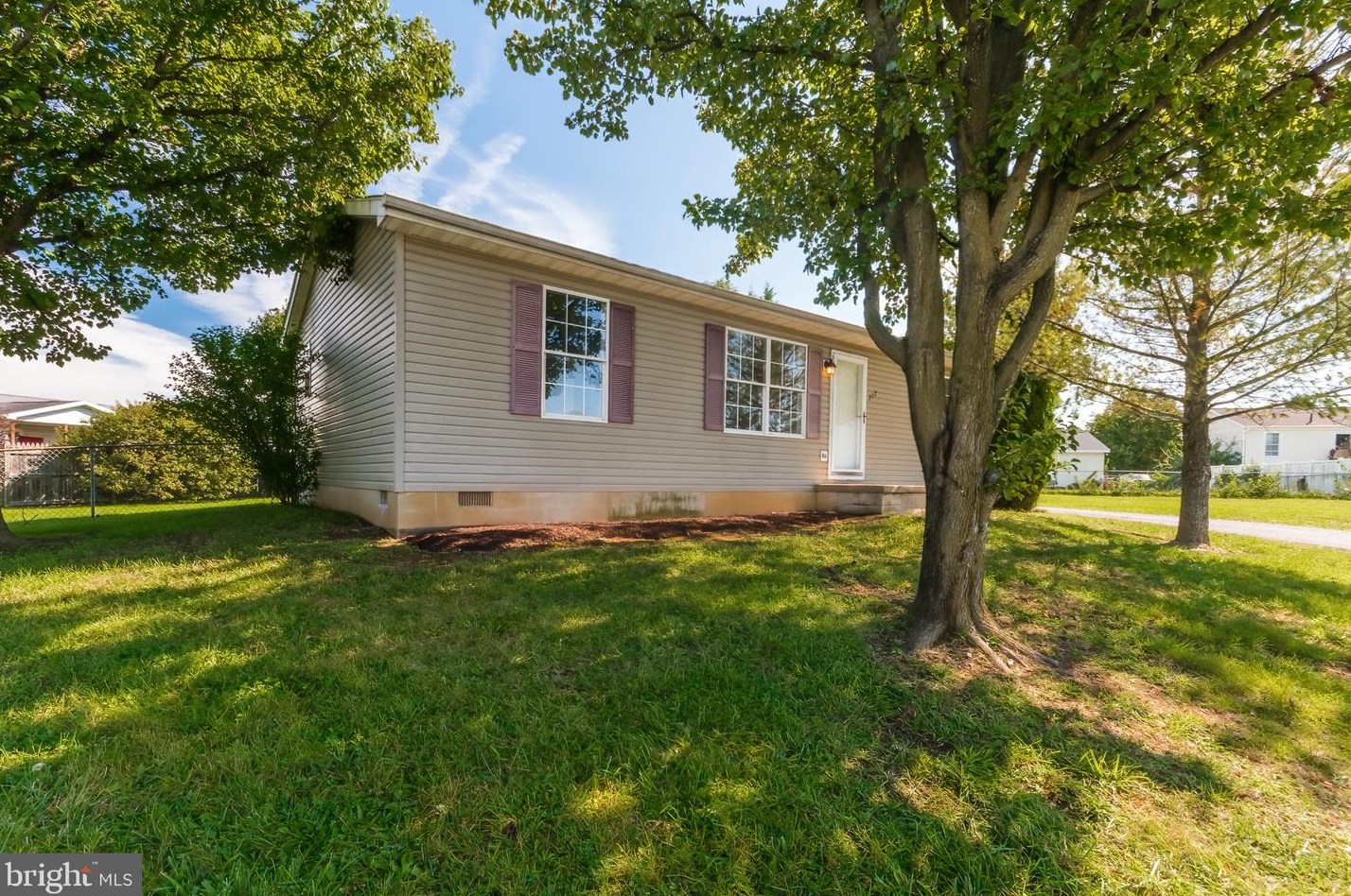 252 Midnoon Dr, Martinsburg, WV 25404-3680