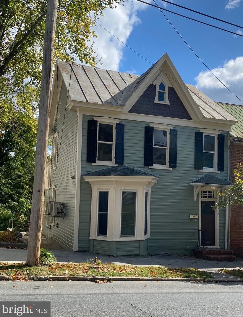 512 Queen St, Martinsburg, WV 25401-3102