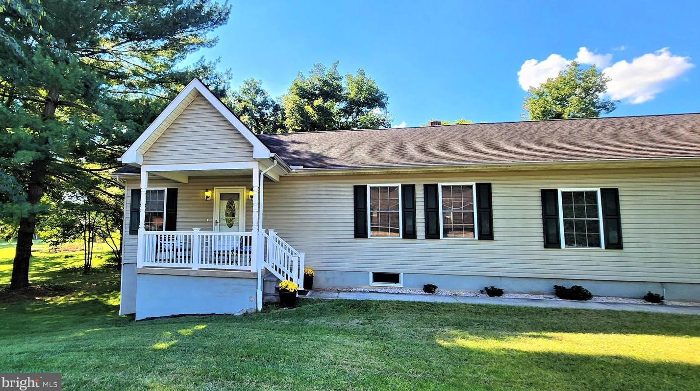 1465 Rock Cliff Dr, Martinsburg, WV 25401-3276