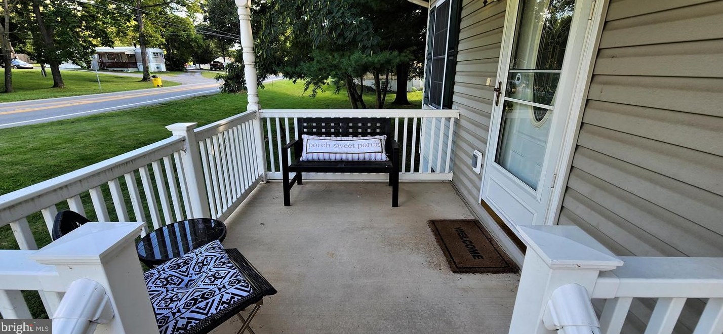 1465 Rock Clf Dr, Martinsburg WV 25401-3278 exterior