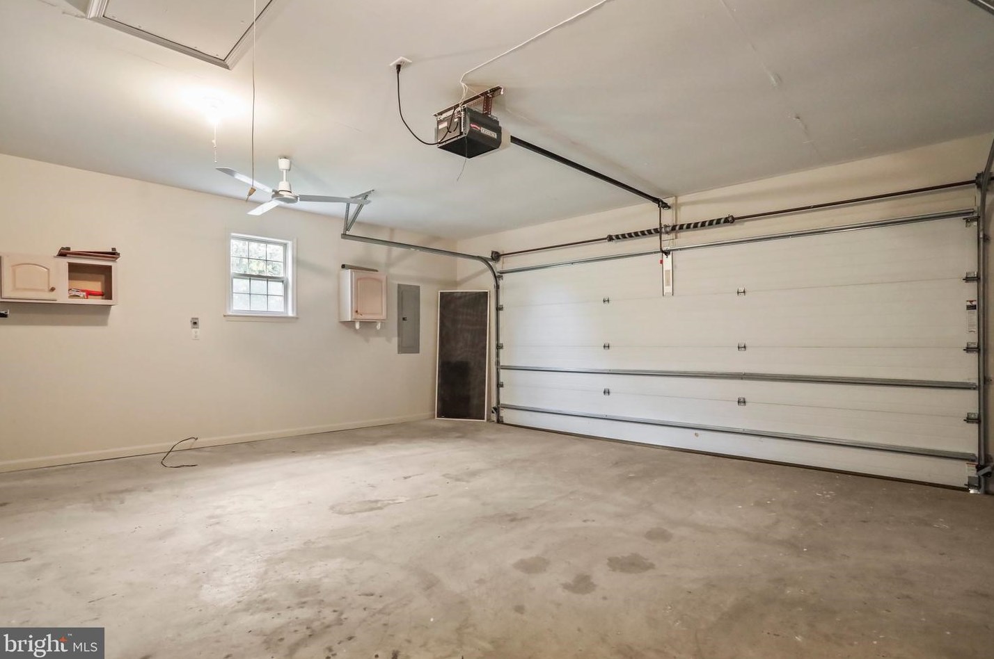 956 Caledonia Dr, Martinsburg WV 25405-5737 exterior