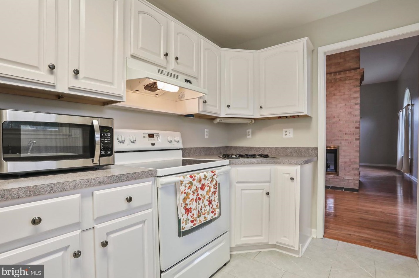 956 Caledonia Dr, Martinsburg WV 25405-5737 exterior