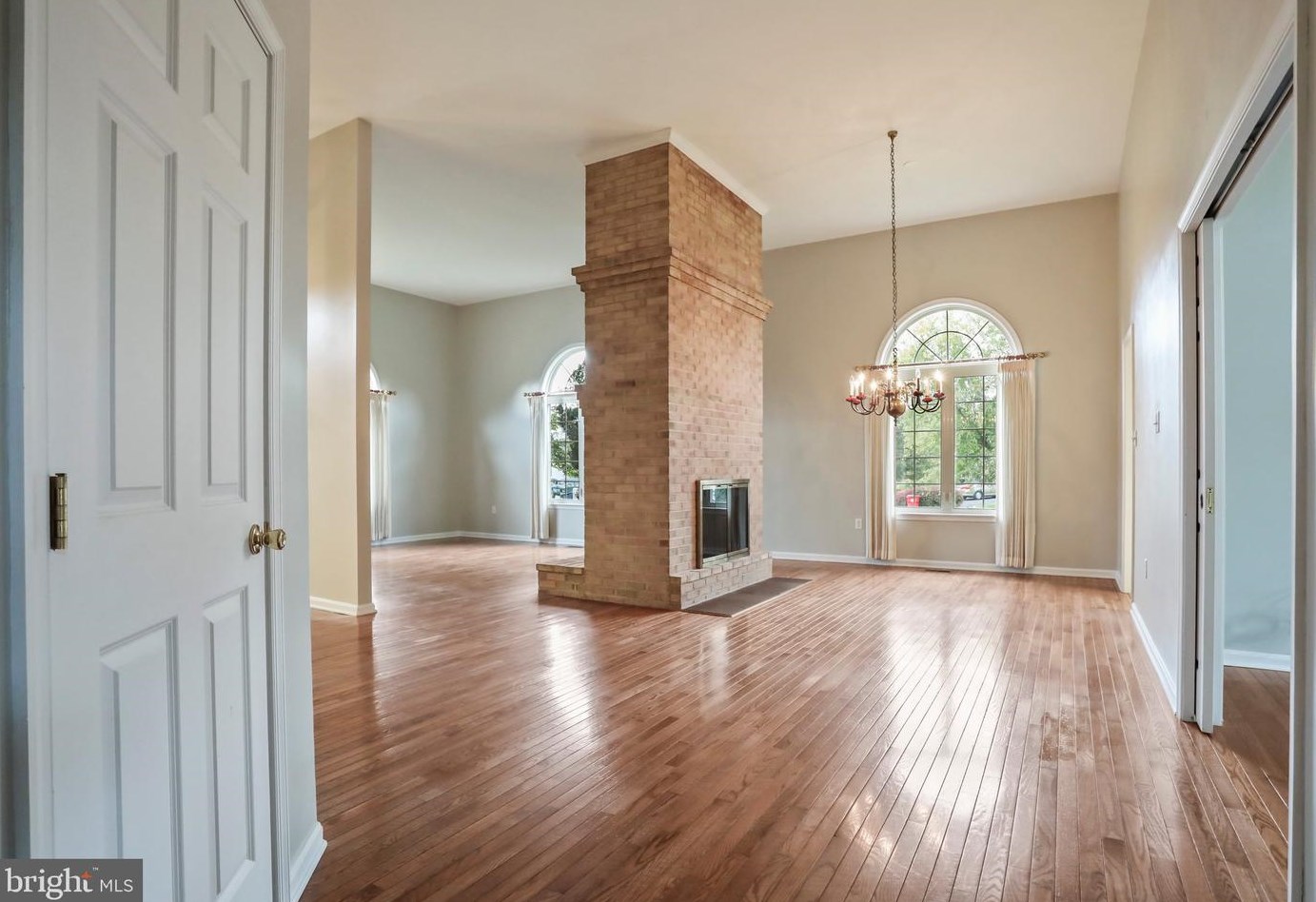 956 Caledonia Dr, Martinsburg WV 25405-5737 exterior