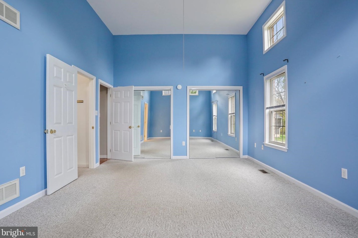 956 Caledonia Dr, Martinsburg WV 25405-5737 exterior