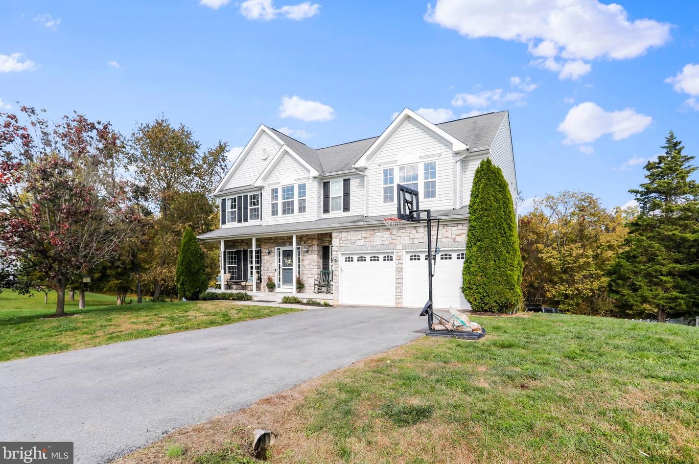858 Triumphant Way, Falling Waters, WV 25419