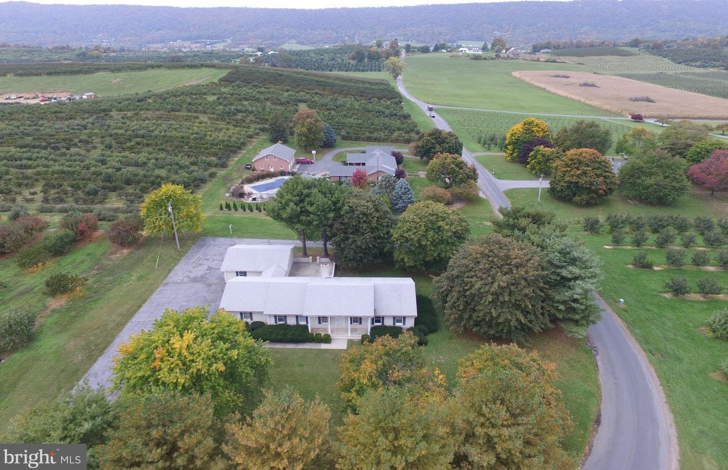 1302 Pitzers Chapel Rd, Martinsburg, WV 25403-6110