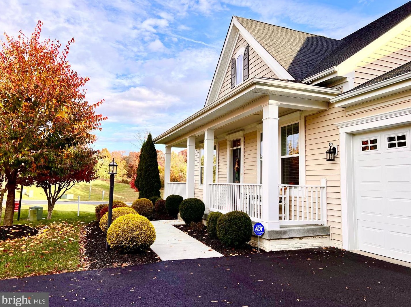 33 Aquifer Dr, Falling Waters, WV 25419