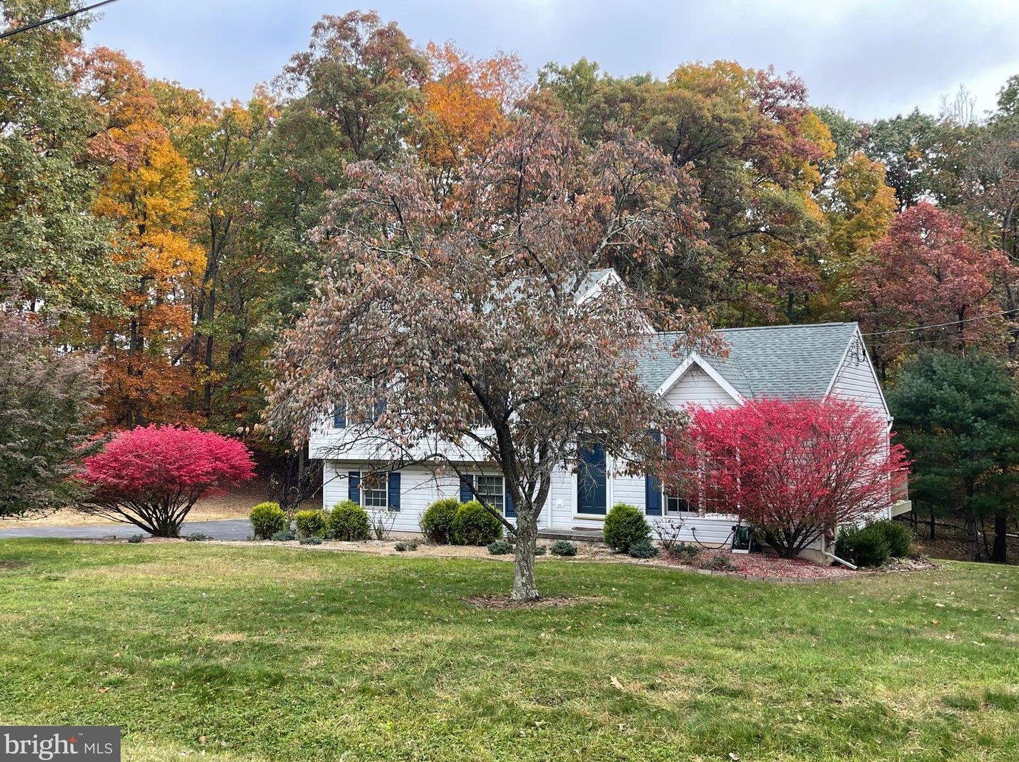 163 Antietam Dr, Falling Waters, WV 25419