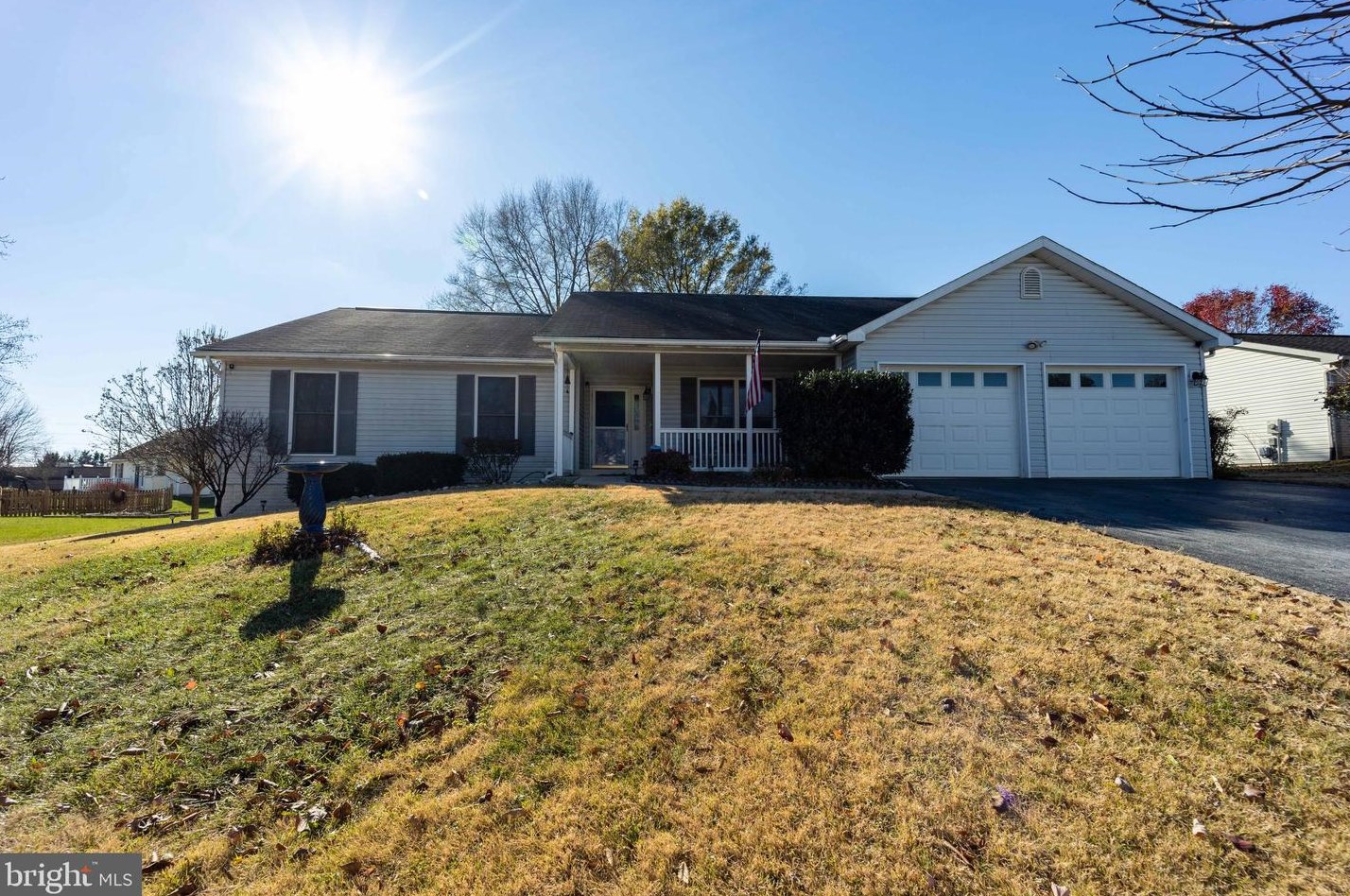 70 Heron Ln, Falling Waters, WV 25419
