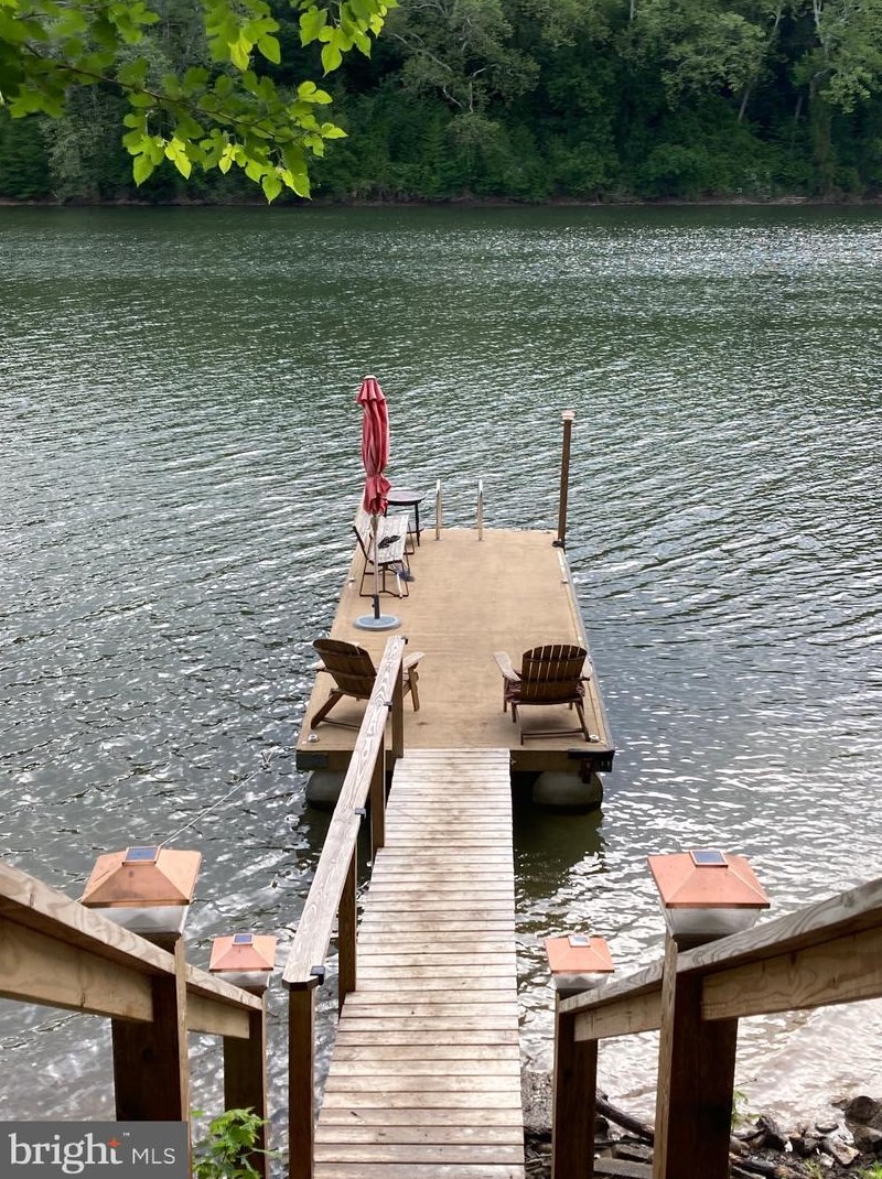 217 Boat Dock Dr, Falling Waters, WV 25419