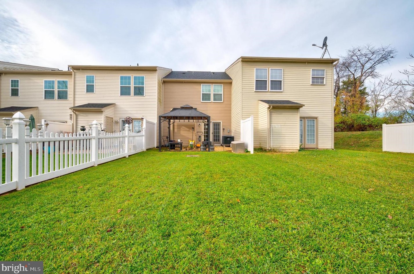 38 Mississippi Pt, Falling Waters, WV 25419