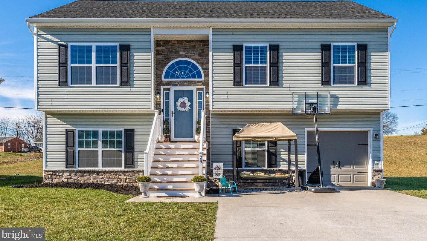74 Betts Way, Martinsburg, WV 25404-0705