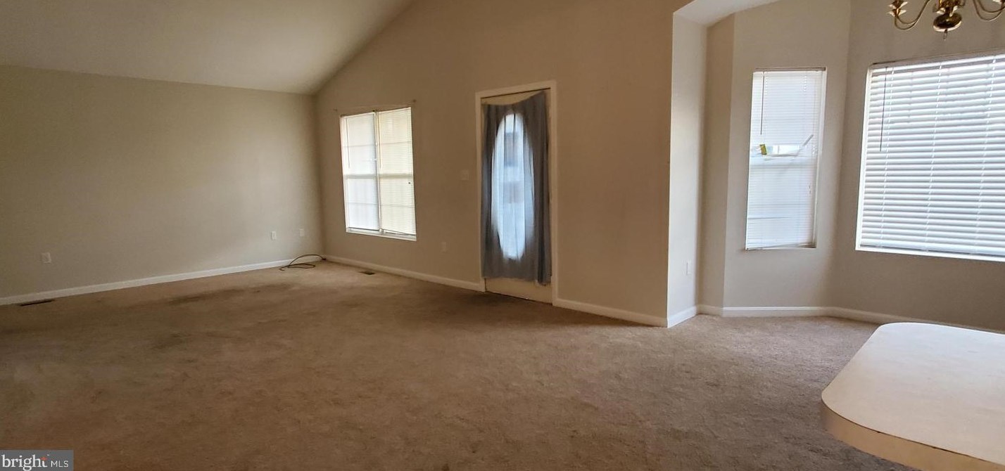 938 Caledonia Dr, Martinsburg WV 25405-5737 exterior