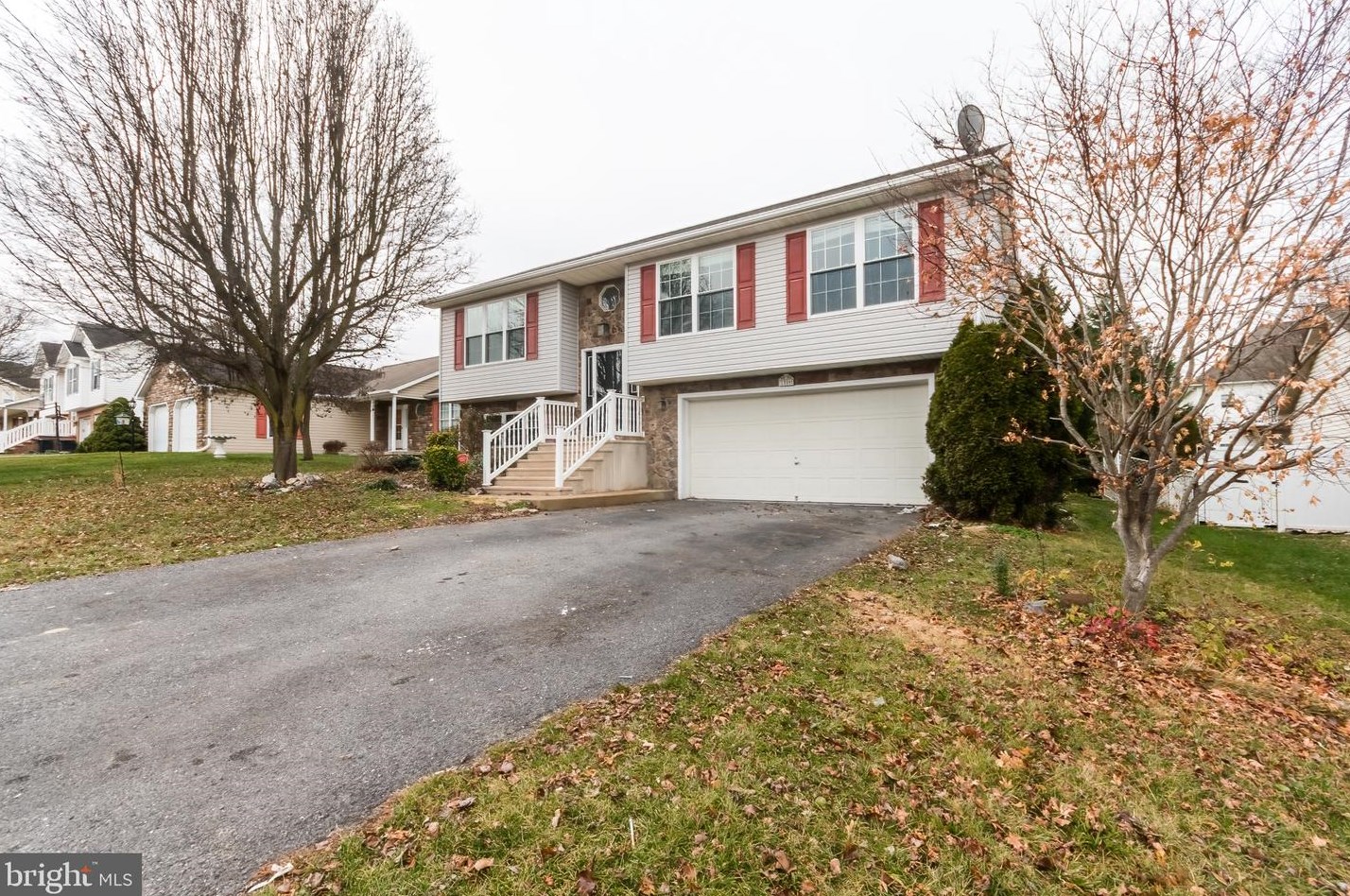 1506 Yorktown St, Martinsburg, WV 25404-5057