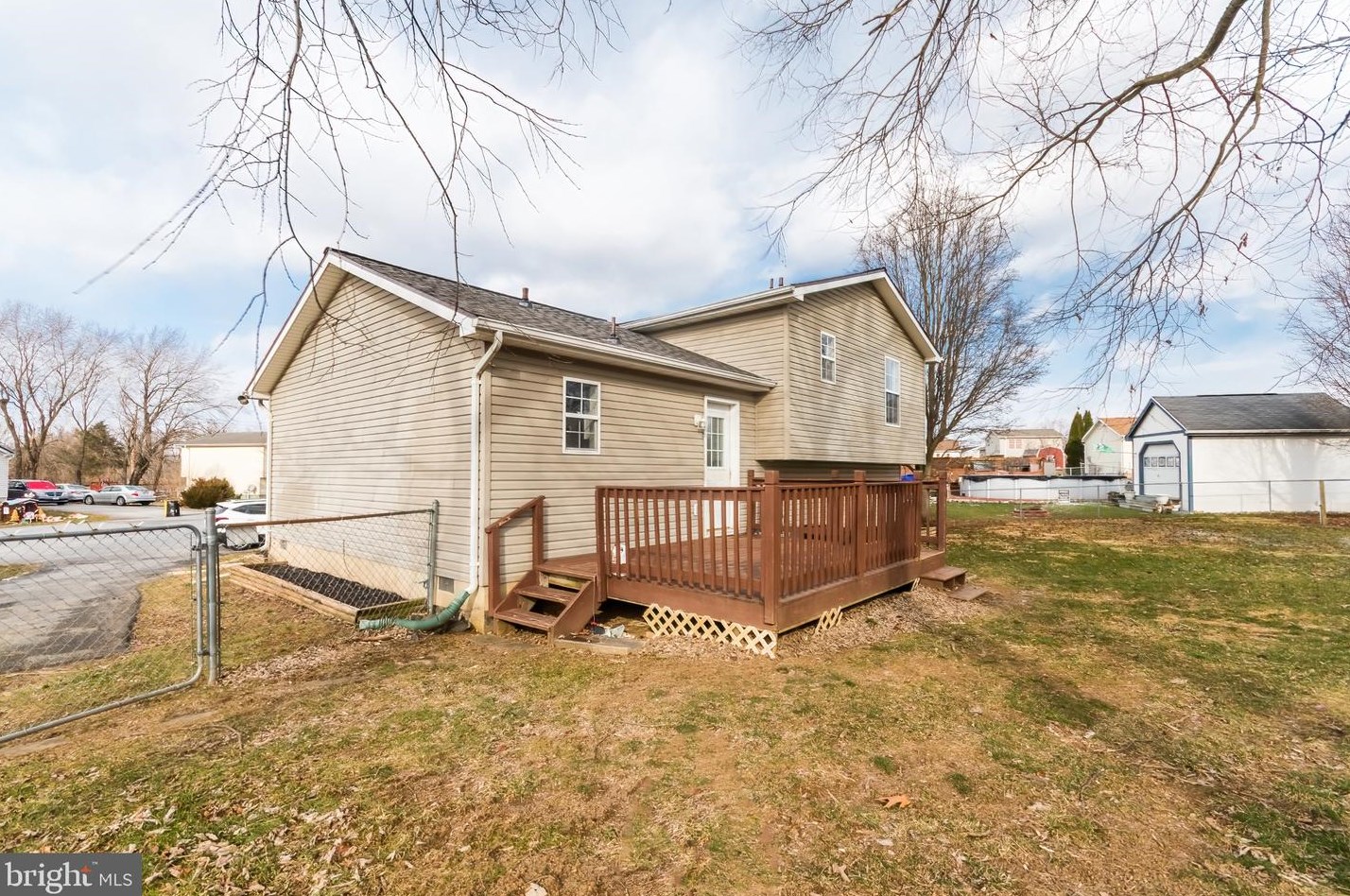 4 Midnoon Dr, Martinsburg, WV 25404-3878