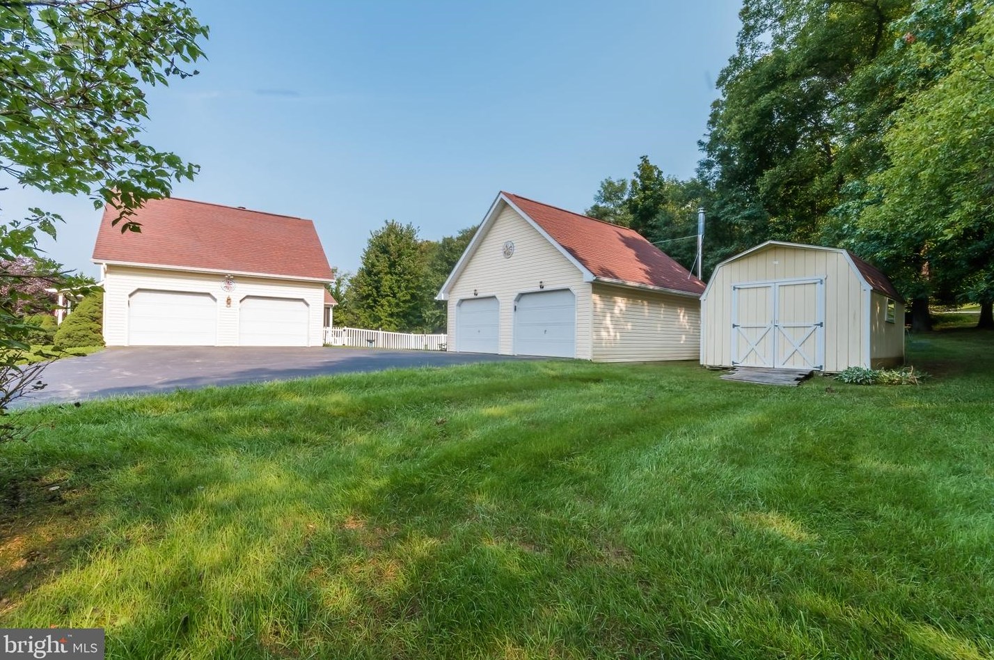 341 Hadley Dr, Falling Waters, WV 25419