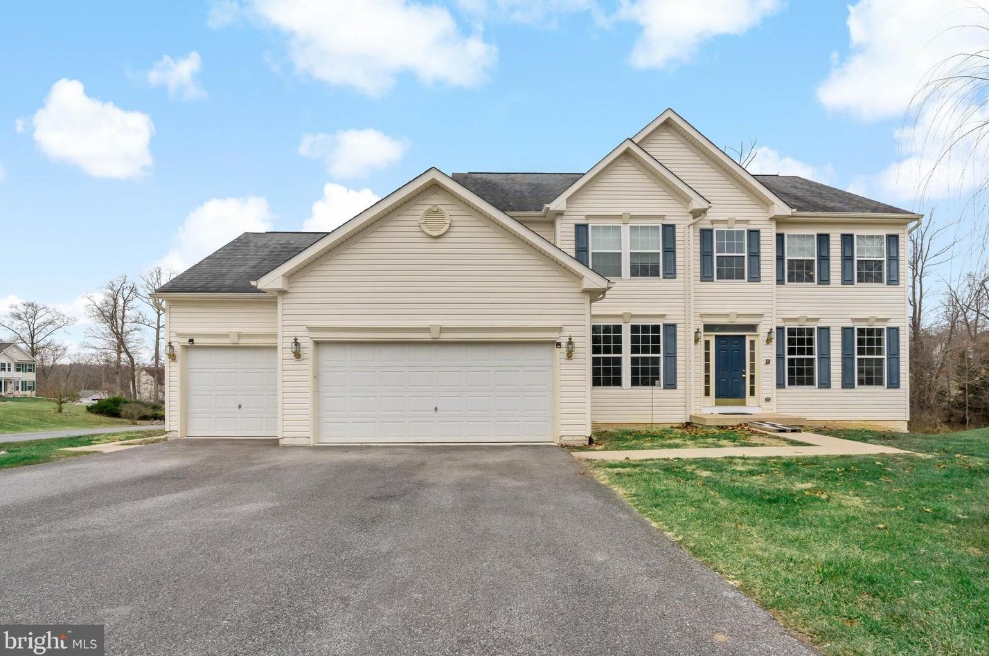 19 Glory Ln, Falling Waters, WV 25419