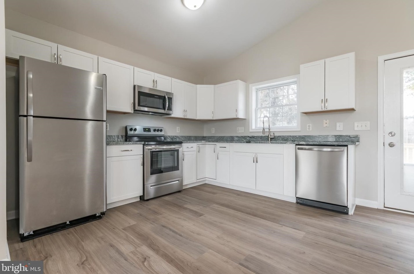 68 Galaxy Ct, Martinsburg, WV 25404-7284